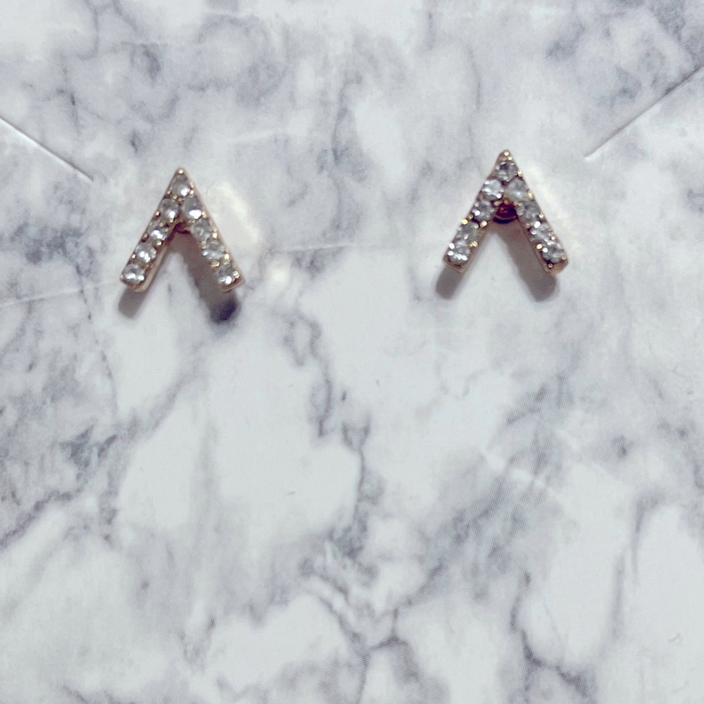 Earrings/Studs - Picture 2 of 3